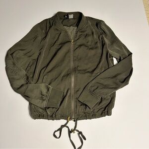 DIVIDED H&M : Olive green bomber jacket Size:‎ 6